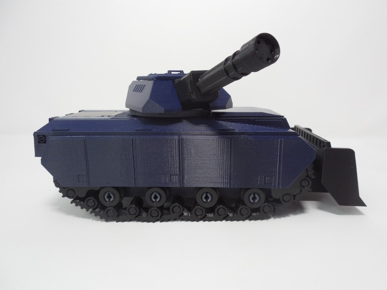 Tanque con cañón rotatorio Stormborn de Modumotors